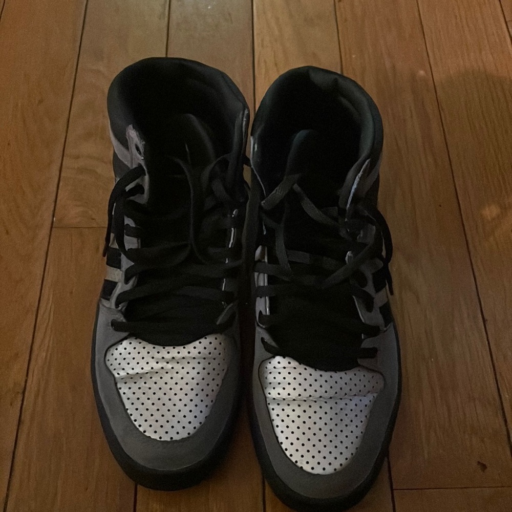 Black silver gray size 6 Adidas sneaker hightop